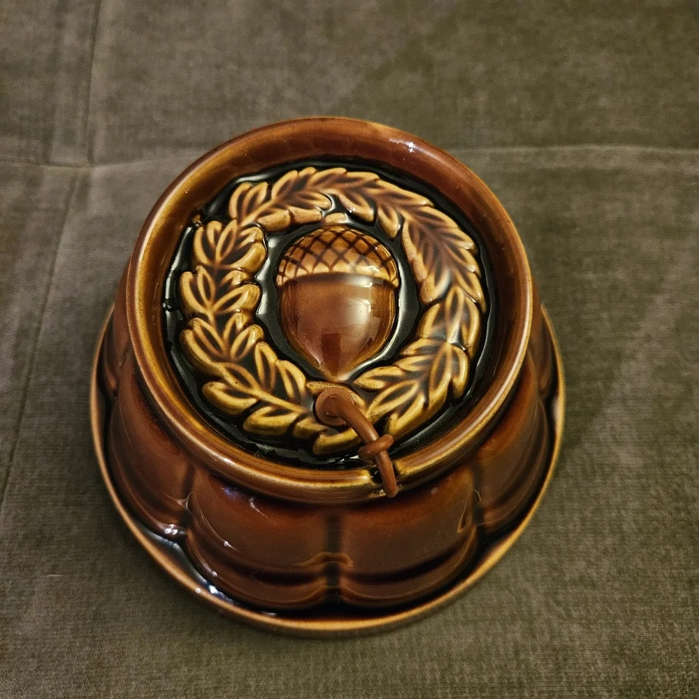 New Williams Sonoma Acorn Cranberry Mold